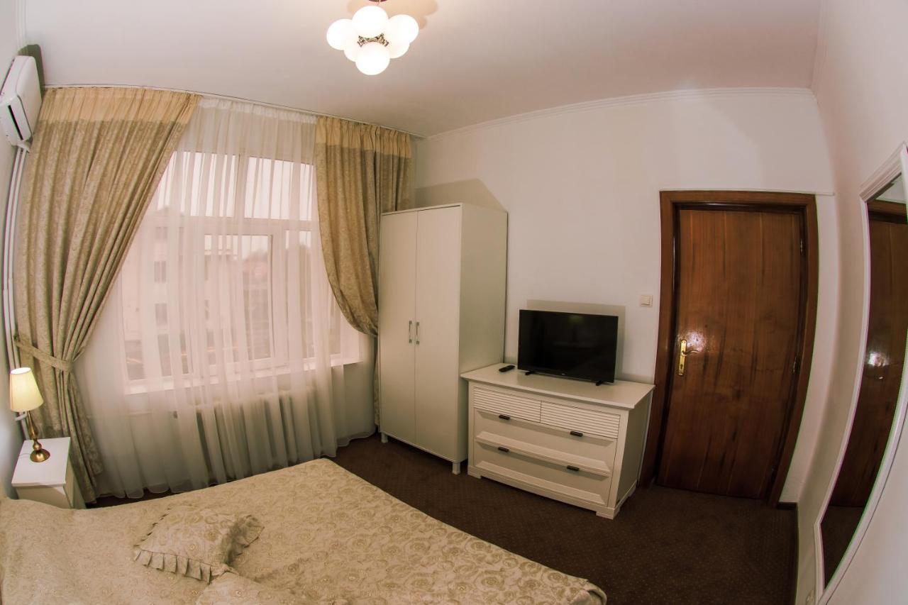 Hotel Cora Bistrita Екстер'єр фото